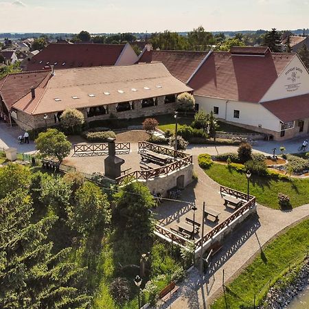 Penzion Dasicke Sklepy Dasice Exteriör bild